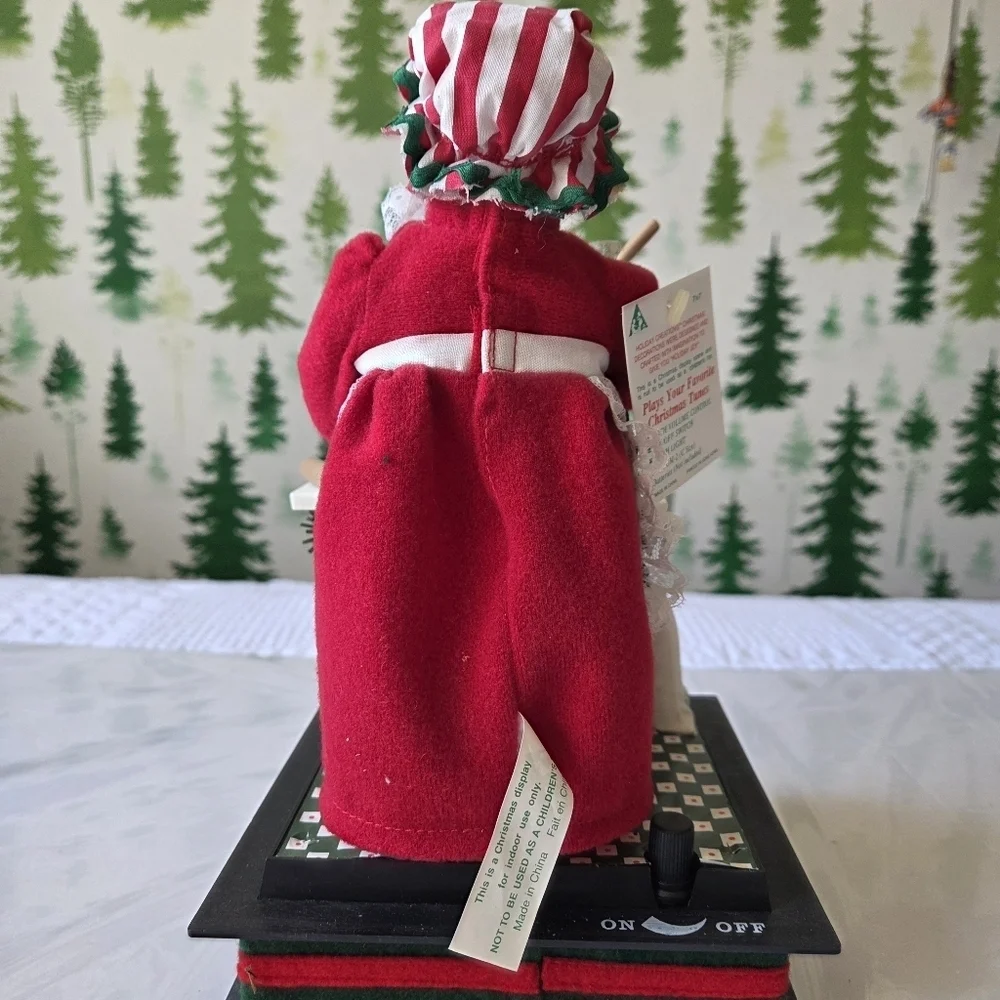 90s Musical Mrs. Claus Christmas Carol Display